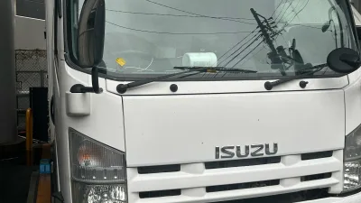 いすゞ　エルフ　2.8t車　フロントガラスリペア　東京都大田区