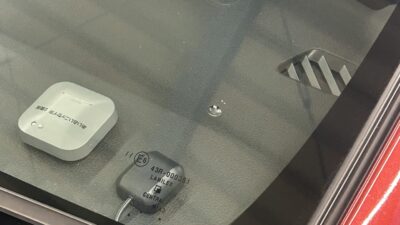 ダイハツ  ミラ イース フロントガラスリペア  ガラスの縁１０cmに飛び石ヒビ   横浜市