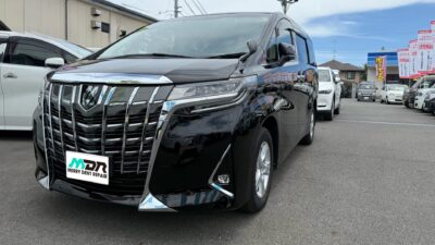 トヨタ アルファード  大きな縦長のドアパンチ  デントリペア  横浜市