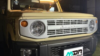 スズキ ジムニー 飛び石ヒビ 2個繋がり ガラスの縁の黒い部分 綾瀬市