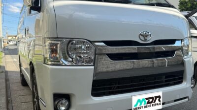 トヨタ ハイエース 飛び石によるヒビのリペア ガラスの縁の黒い部分 平塚市